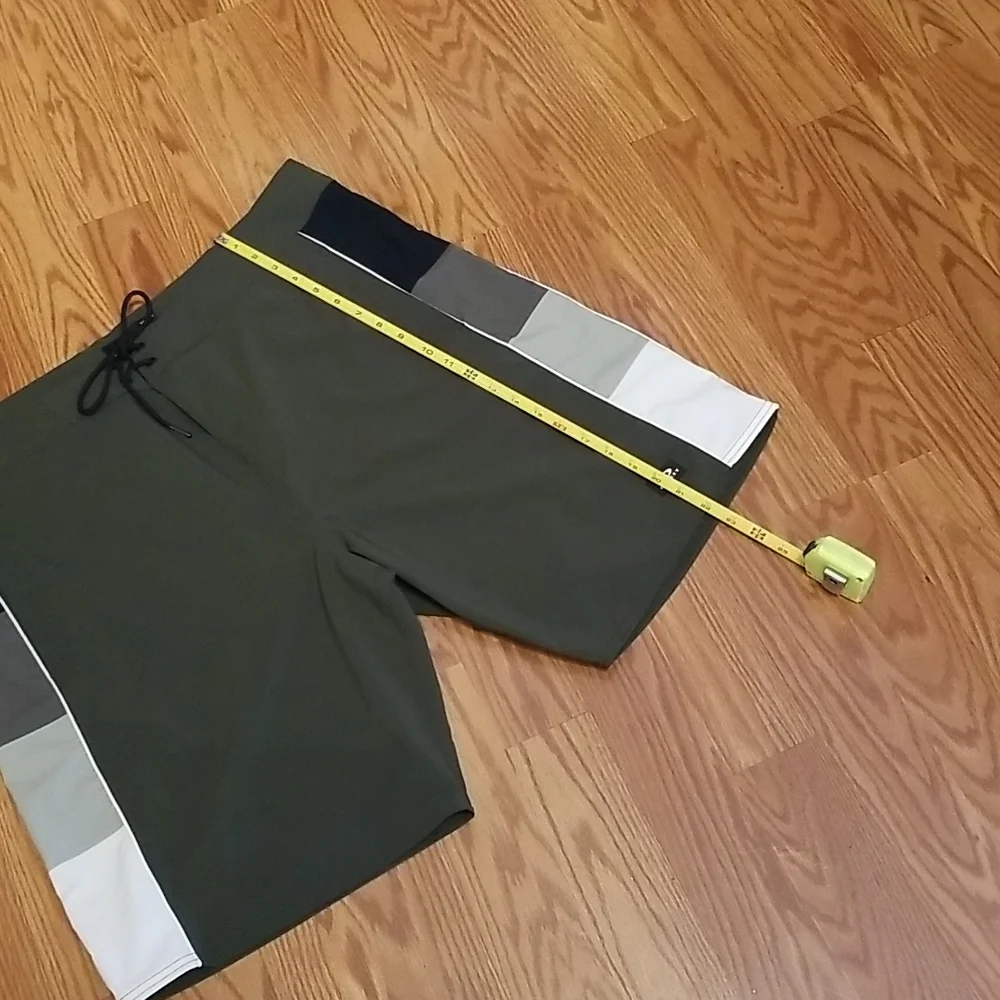 Oakley‎ broadshorts size 40